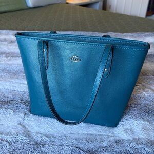 Coach Blue Leather Tote Bag with Structured Design